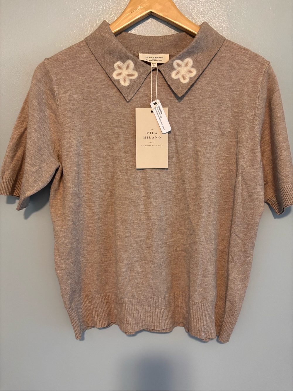 NWT La Vila Milano Beige Knit Polo Sweater with Floral Collar